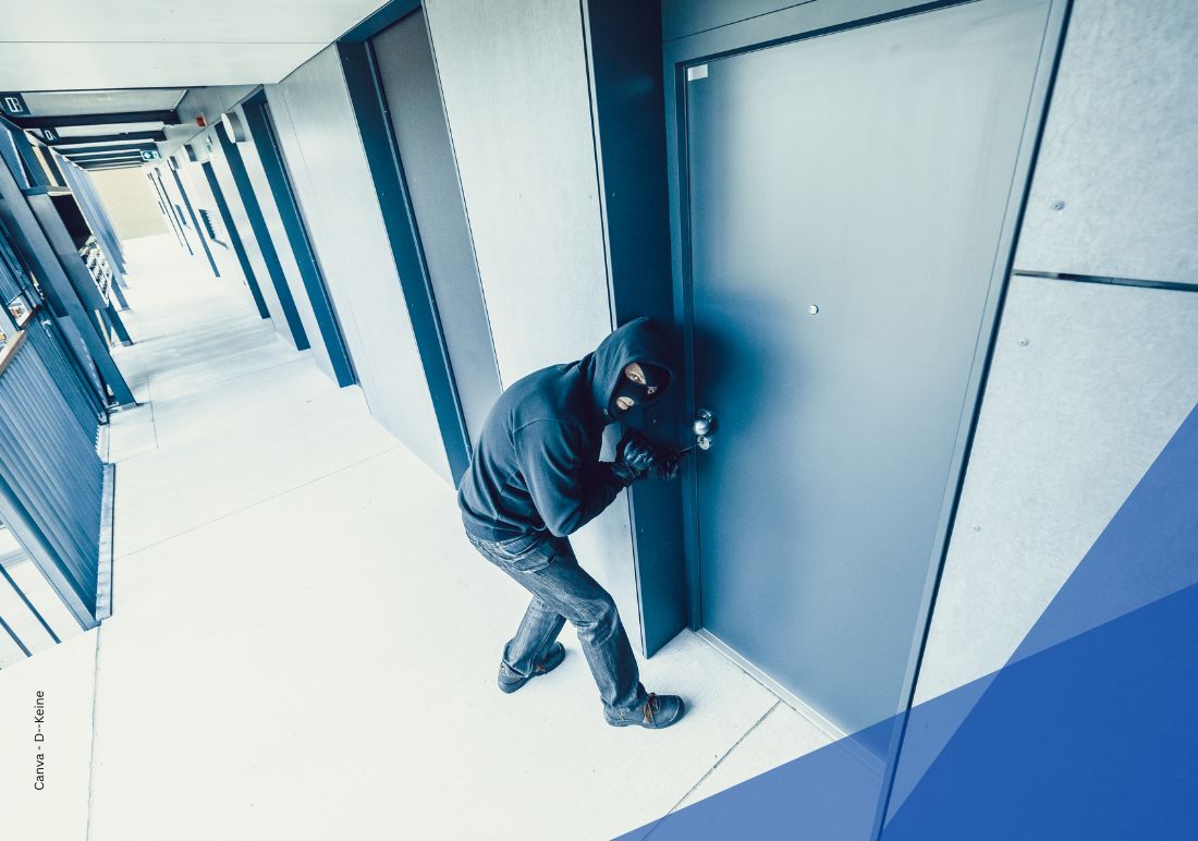 Einbrecher auf Überwachungskamera zum Thema Förderung Einbruchschutz